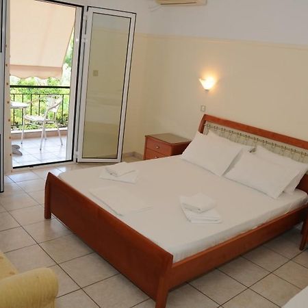 Delfini Hotel Теологос Екстериор снимка
